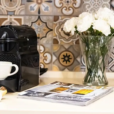 Apartamento Misterhost Triana Patio De Flores Sevilla